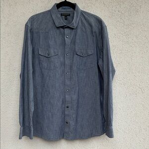 Banana Republic blue denim chambray button up shirt with snaps